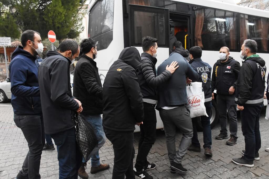 Muğlada otomobil hırsızlığı operasyonunda 11 şüpheli yakalandı - 35 İzmir Haberleri