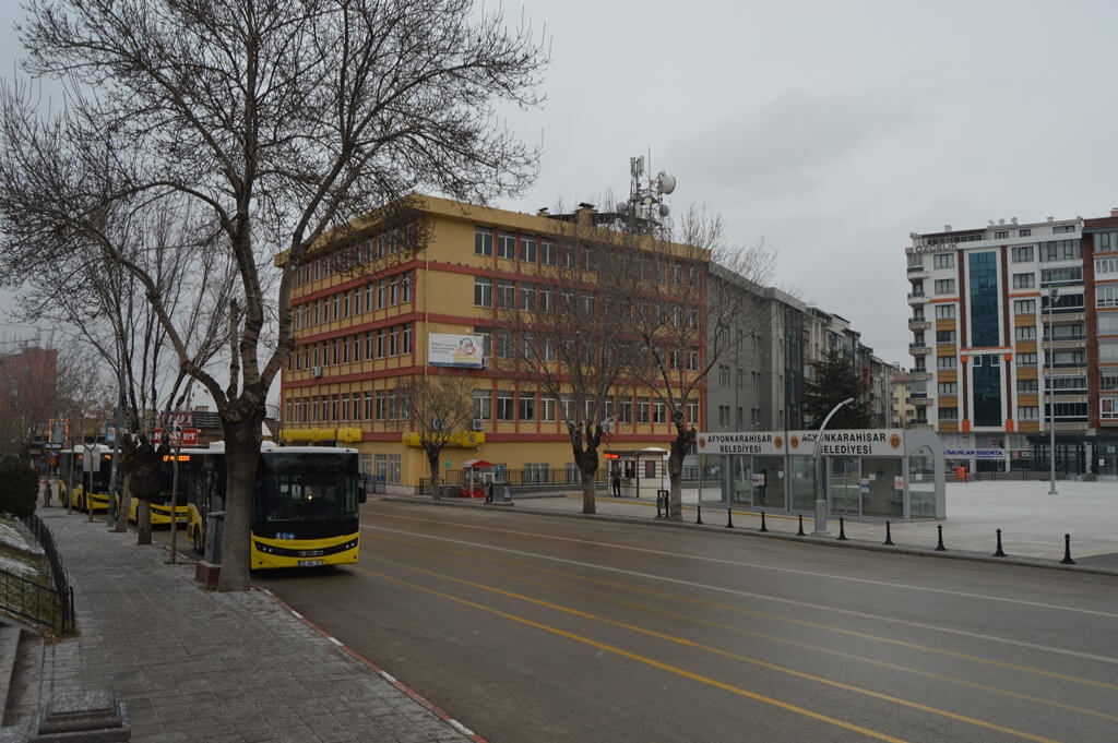 Afyonkarahisar'da sokak kısıtlamasıyla boş kalan cadde ve sokaklar