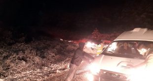 Aydın'da kardan mahsur kalan araçlar ile vatandaşlar kurtarıldı