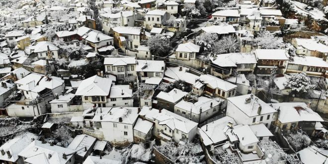 Beyaza bürünen tarihi Muğla evleri havadan görüntülendi