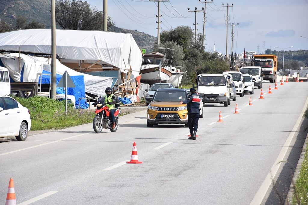 Bodrum'da Kovid-19 tedbirlerini ihlalden 52 kişiye para cezası verildi