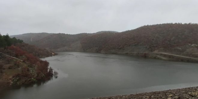 Demirci'de sağanak ve kar, barajları doldurdu