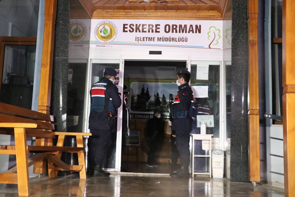 Denizli'de orman kesimi işlerinde yolsuzluk operasyonunda yakalanan 4 zanlı tutuklandı