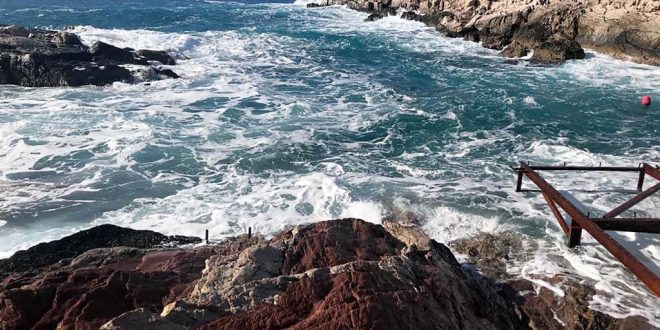 Fethiye'de kayalıklardan denize düşen Kırgızistanlı genç öldü