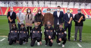 Göztepe yelken şubesi sponsorlarına teşekkür plaketi verildi