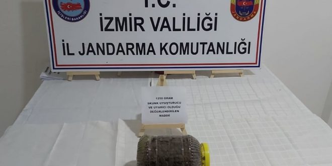 İzmir Seferihisar'da bir evde 1600 gram esrar ele geçirildi 1 gözaltı