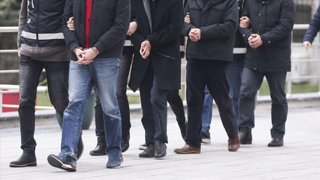 İzmir merkezli FETÖ'ye yönelik operasyonlarda tutuklu sayısı 16'ya yükseldi