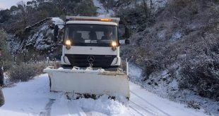 İzmir'de yüksek kesimlerde kar yağışı etkisini sürdürüyor