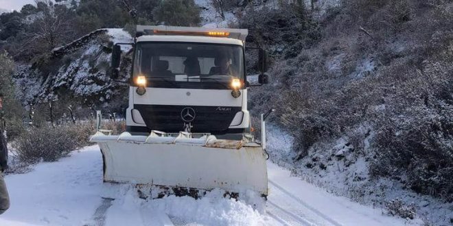 İzmir'de yüksek kesimlerde kar yağışı etkisini sürdürüyor