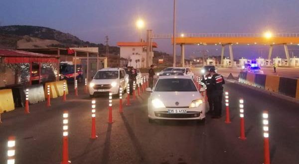 İzmir'deki huzur uygulamasında aranan 39 şüpheli yakalandı