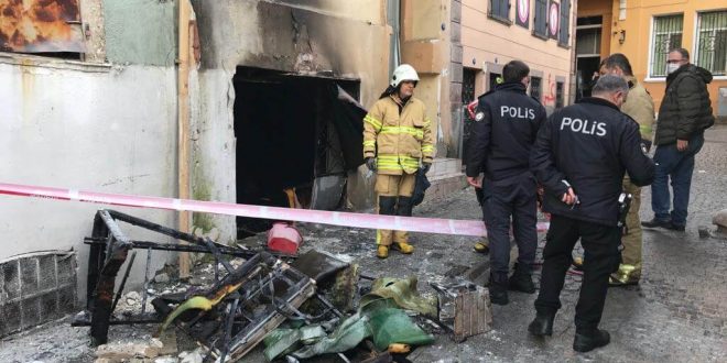 İzmir'in Konak ilçesinde binada çıkan yangında bir kişi yaralandı