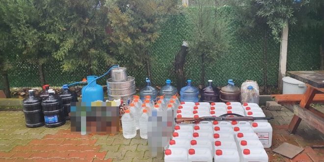 Manisa'da 1075 litre sahte içki ve etil alkol ele geçirildi