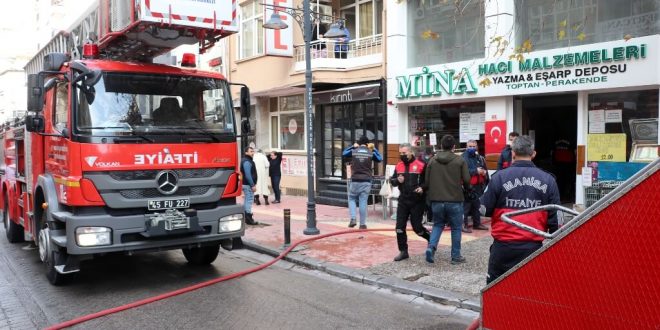 Manisa'da bir iş yerinde çıkan yangında 6 kişi dumandan etkilendi