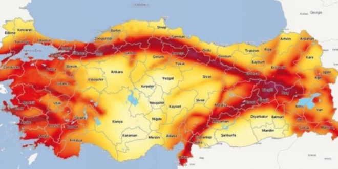 Manisa'da fay üzerindeki yaklaşık 4 kilometrelik hat yerleşime kapatıldı