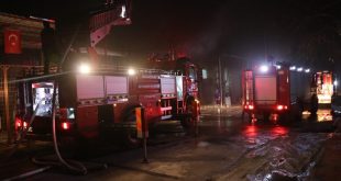 Manisa'da iş yerinde çıkan yangın söndürüldü