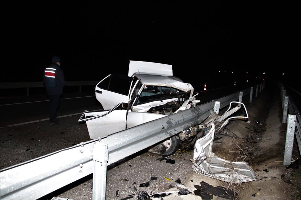 Manisa'da trafik kazasında bilanço 1 ölü 1 yaralı