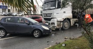 Muğla'da yaralamalı trafik kazasına ait görüntüler güvenlik kamerasına yansıdı