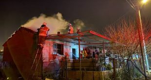 Tire'de meydana gelen ev yangınında bir ev kullanılamaz hale geldi