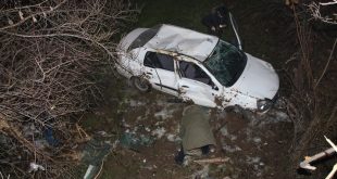 Uşak'ta devrilen otomobilin sürücüsü yaralandı