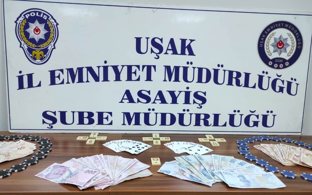 Uşak'ta kumar oynayan 22 kişiye para cezası