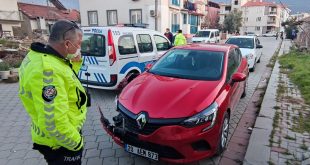 Denizli'de otomobille polisten kaçarken kaza yapan sürücü kovalamaca sonucu yakalandı