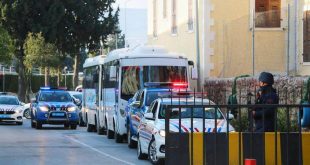 FETÖ'nün TSK yapılanmasına yönelik İzmir merkezli operasyonda yakalanan 15 şüpheli adliyede