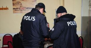 Soma'da kumar oynandığı belirlenen evdeki 12 kişiye ceza kesildi