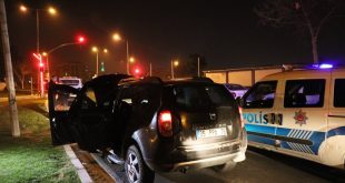 İzmir'de polisten kaçan ehliyetsiz sürücü