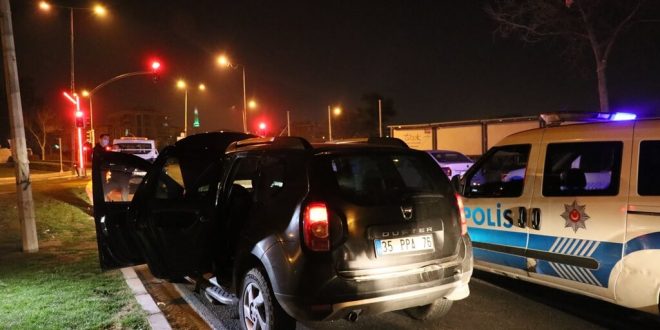 İzmir'de polisten kaçan ehliyetsiz sürücü