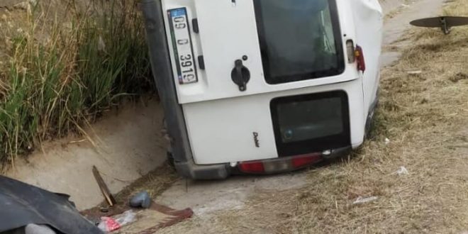 Aydın'ın Çine ilçesinde şarampole devrilen hafif ticari araçtaki 4 kişi yaralandı