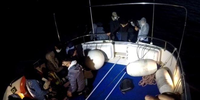 Bodrum Türk kara sularına itilen 11 düzensiz göçmen kurtarıldı