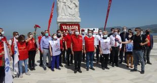 İzmir'de 1 Mayıs Emek ve Dayanışma Günü dolayısıyla basın açıklaması yapıldı