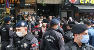 İzmir'de evlat nöbeti tutan babadan, HDP'lilere tepki