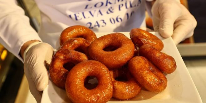 İzmir'in "hayır tatlısı" lokma, ramazan bereketiyle paylaşılıyor