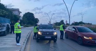 Muğla'nın Datça ilçesinde iftara yetişemeyenlere AK Partili gençler kumanya dağıttı