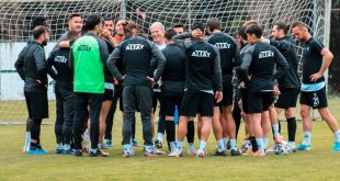 Mustafa Denizli, Altay'da ilk antrenmanına çıktı