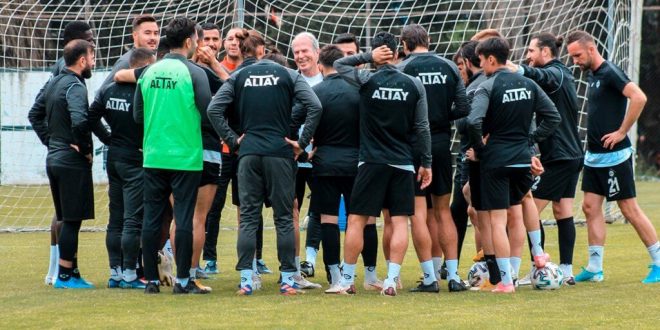 Mustafa Denizli, Altay'da ilk antrenmanına çıktı