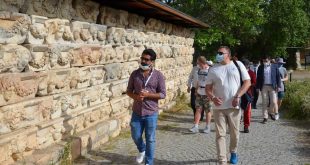 ABD ve Ukrayna vatandaşlarından oluşan 200 kişilik turist kafilesi Afrodisyas'ı gezdi. izmir haberleri