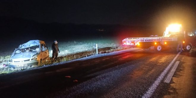 Afyonkarahisar'da hafif ticari araç şarampole devrildi: 1 ölü, 5 yaralı