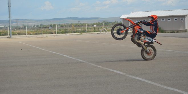 Afyonkarahisar'da kampa giren 16 motokrosçu, şampiyonluk hedefiyle çalışmalarını sürdürüyor
