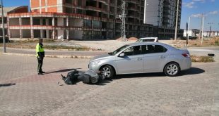 Afyonkarahisar'da otomobil ile çarpışan motosikletin sürücüsü yaralandı