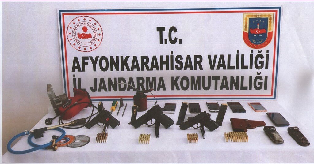 Afyonkarahisar'da silah ve mühimmat kaçakçılığı operasyonu: 13 gözaltı