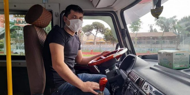Aydın'da Dolmuş şoförü, minibüste bulduğu bin 500 lirayı sahibine teslim etti