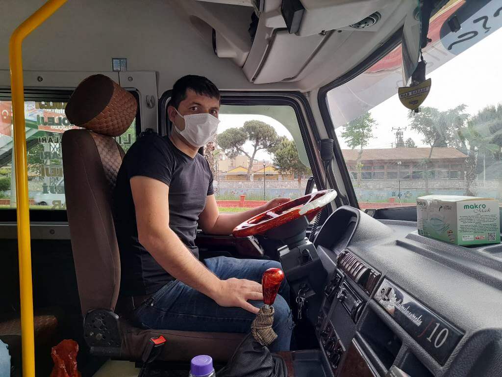 Aydın'da Dolmuş şoförü, minibüste bulduğu bin 500 lirayı sahibine teslim etti