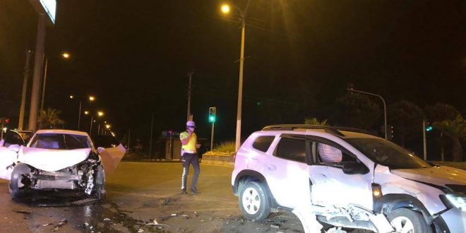 Aydın'da iki otomobilin çarpışması sonucu Trafik kazasında 3 kişi yaralandı