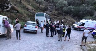 Aydın'da işçileri taşıyan midibüs kayalıklara çarpması sonucu kaza yaptı: 14 yaralı