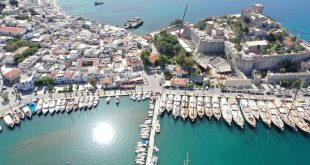 Bodrum'a "mavi tur" için gelen turistler denize "güvenli" açılacak