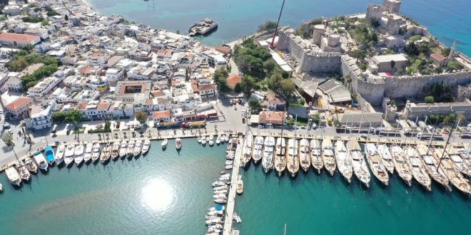 Bodrum'a "mavi tur" için gelen turistler denize "güvenli" açılacak