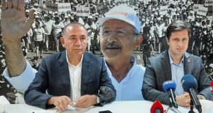 CHP Milletvekili Gürsel Tekin, İzmir'de basın toplantısı düzenledi