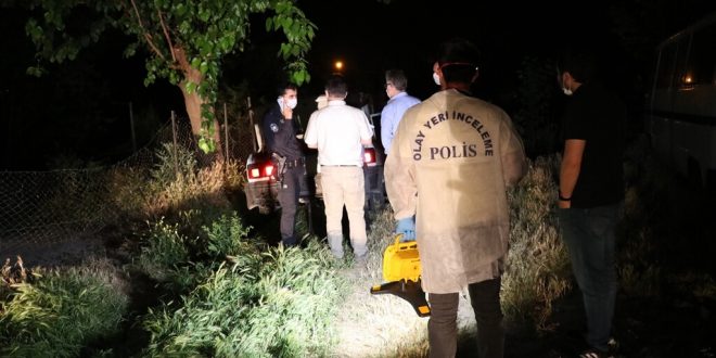 Denizli'de çaldıkları otomobili polisin üzerine sürerek kaçan zanlılar yakalandı